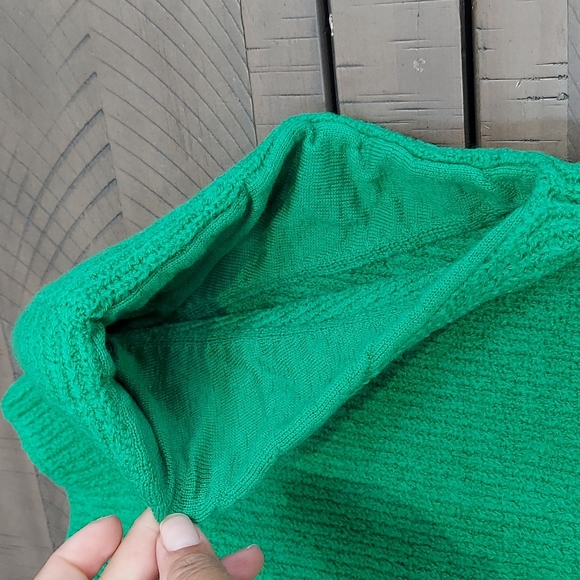 Babaton Green Sleeveless Sweater - Picture 11 of 11